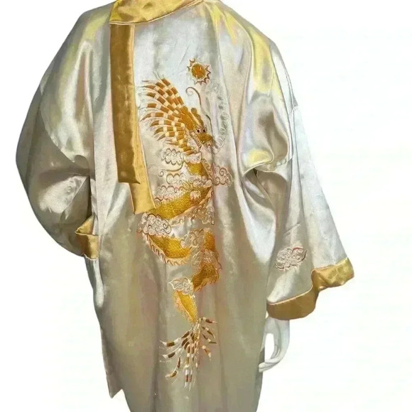 Kimono In Beige And White Silk Reversible One Size Kimono.  E28 - Picture 7 of 11